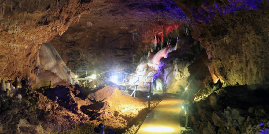 Türkiye’nin yer altı hazinesi! Binlerce yıllık gizem burada saklanıyor: Işık ve gölgenin dansını sunuyor 2